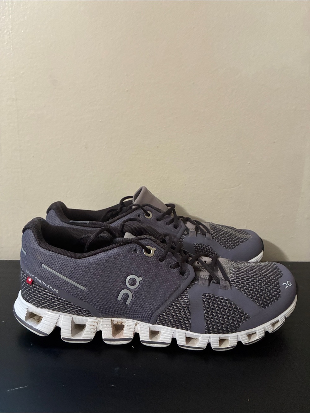 On Cloud 5 Shark Pebble sneaker womens size 6